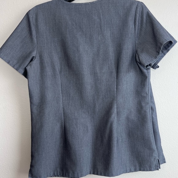 Lot of 2 Figs Technical Tops Gray Short Sleeve - Picture 3 of 9